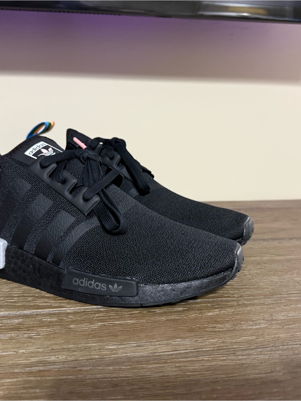 Adidas NMD R1 Core Black Metallic Silver Men’s Size 10 Q47261 Original Box